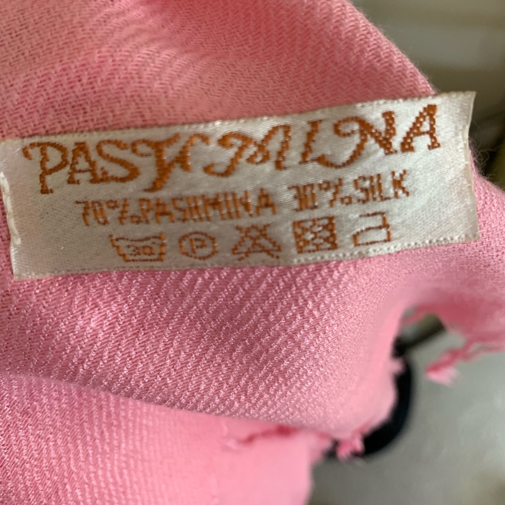 Pink scarf - Picture 4 of 4